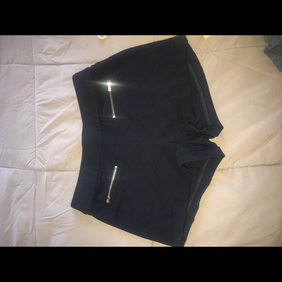 Shorts - Picture 4 of 4